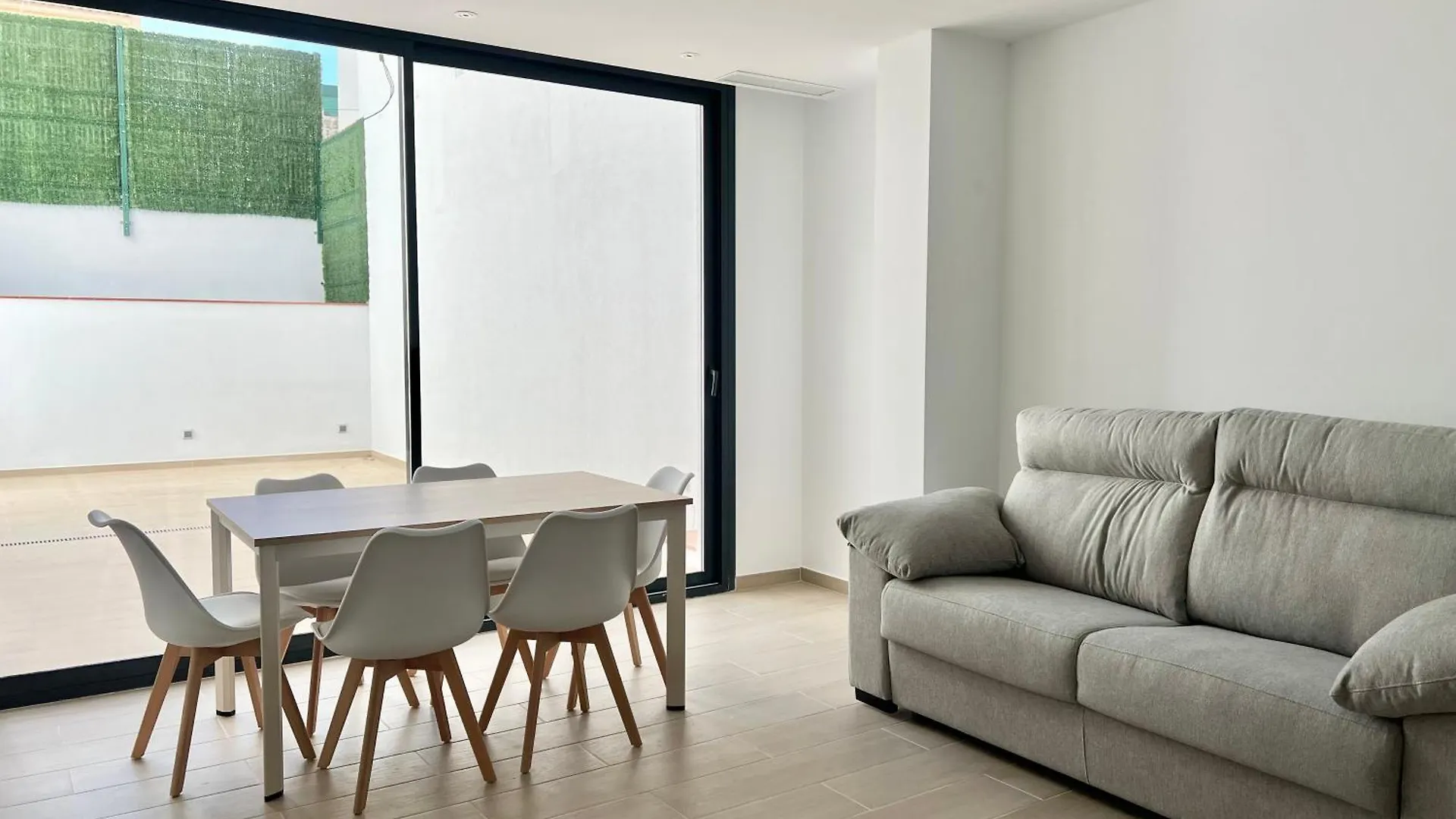 Moderno Apartamento Con Gran Terrazaの連絡先